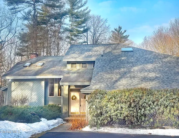 $699,000 | 4 Van Court, Queensbury, NY 12804
