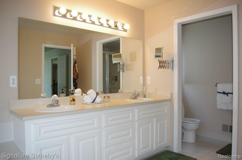 1331 Tulberry Circle Rochester, MI 48306 - Photo 17 of 26