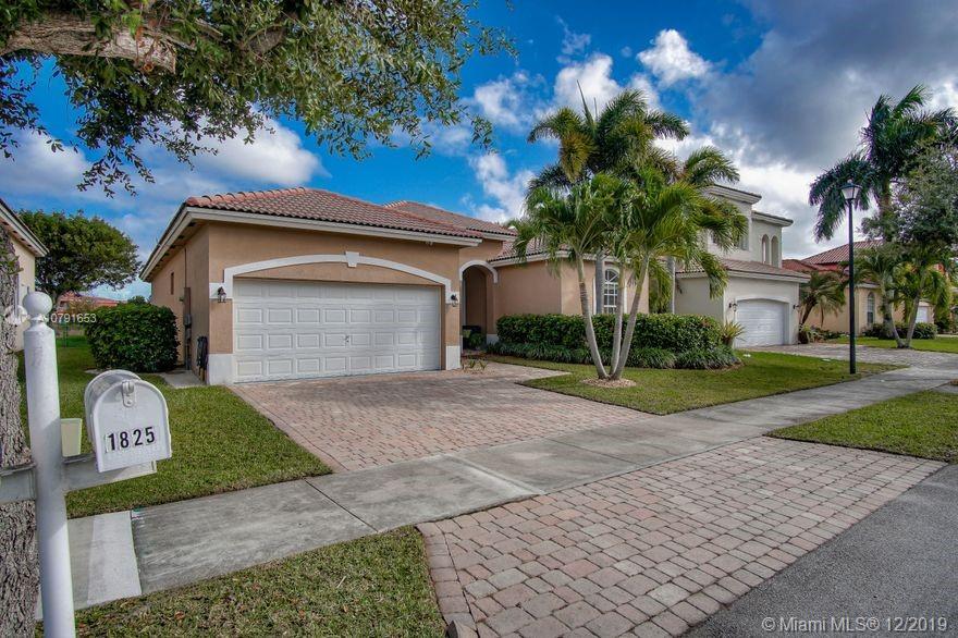 1825 Southeast 20th Road Homestead, FL 33035 - Photo 3 of 35
