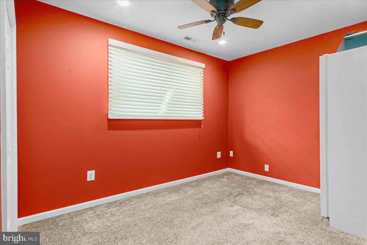 11701 Walnut Point Road Hagerstown, MD 21740 - Photo 34 of 56 an empty room with a window
