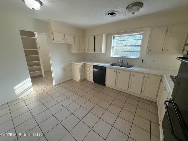 $179,000 | 335 Valley Vista Drive, Unit 335, Jackson, MS 39211