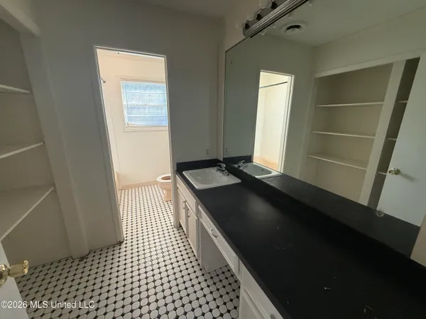 $179,000 | 335 Valley Vista Drive, Unit 335, Jackson, MS 39211