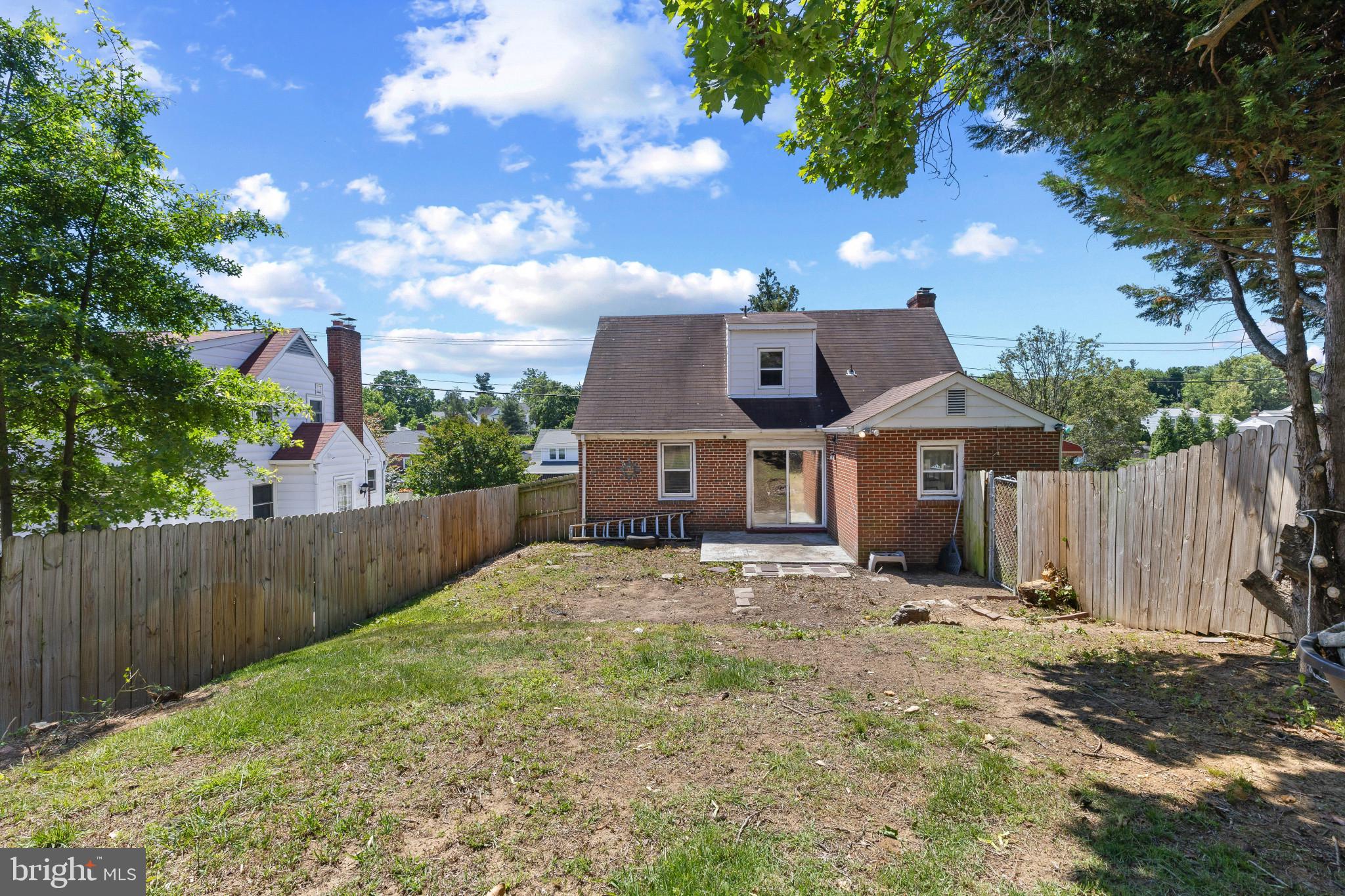 574 Edmondson Avenue Baltimore, MD 21228 - Photo 30 of 30 Fenced yard