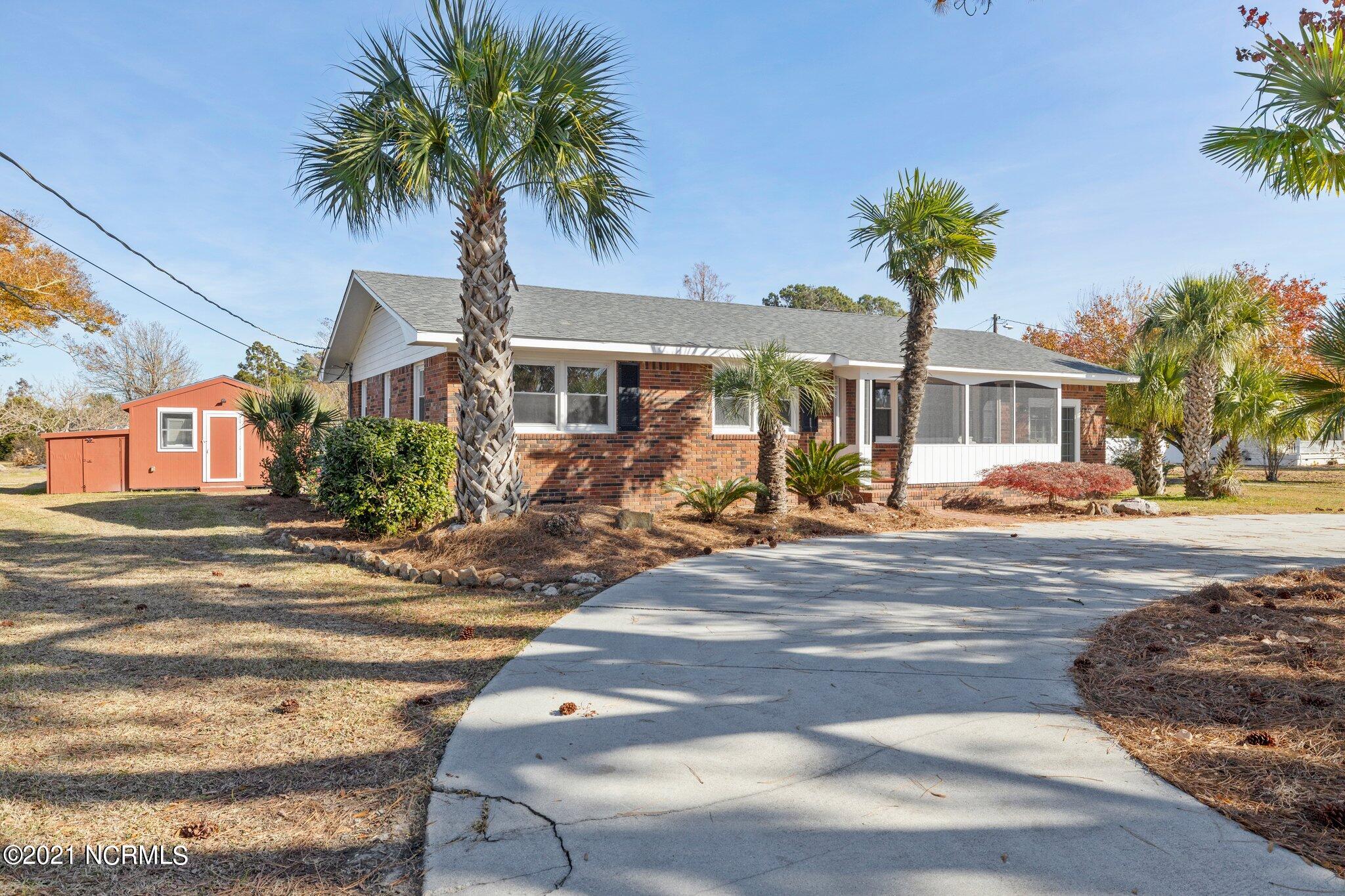 150 Old River Road Beaufort, NC 28516 - Photo 1 of 45 Circular drive