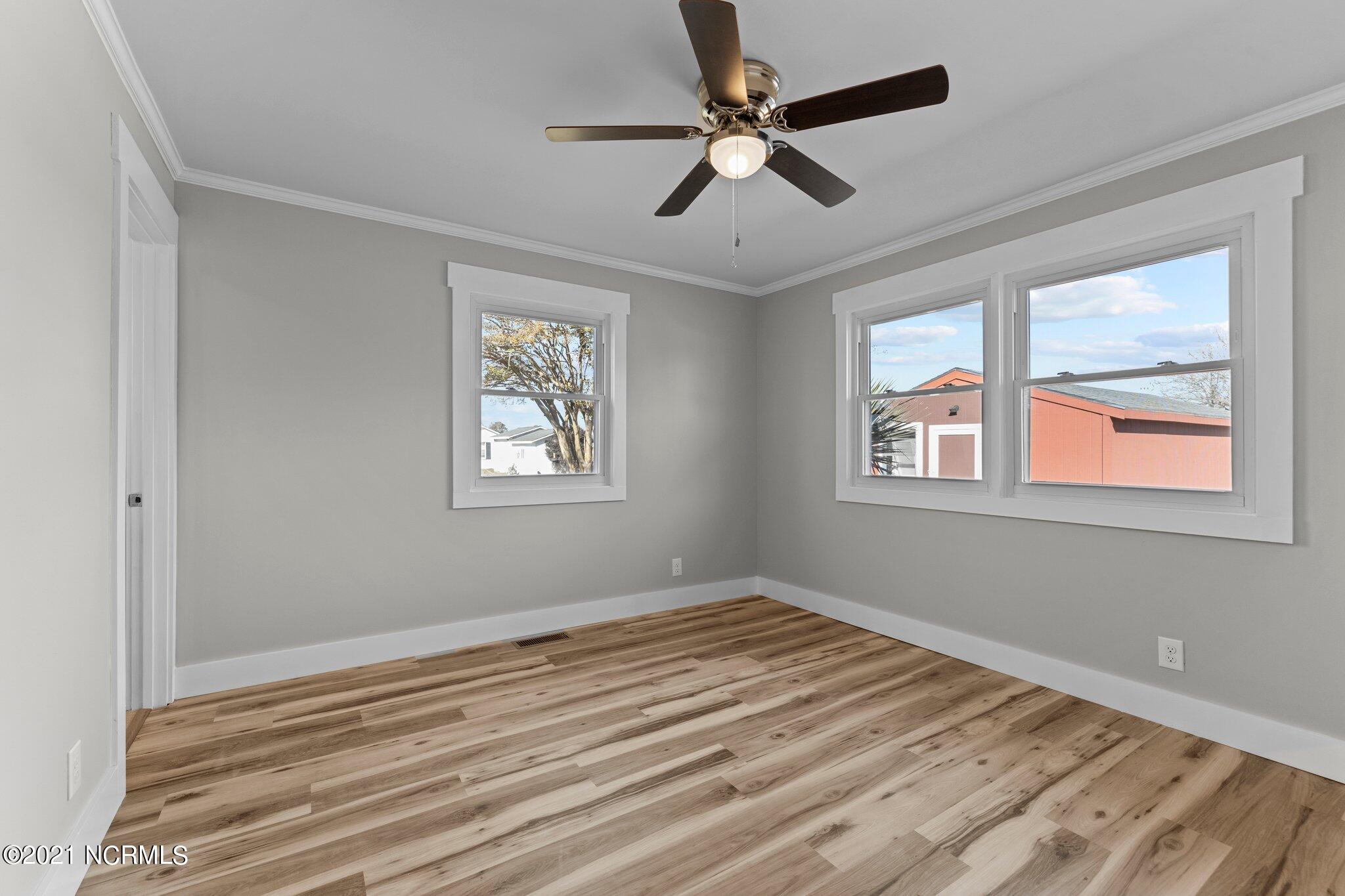 150 Old River Road Beaufort, NC 28516 - Photo 16 of 45 Master bedroom