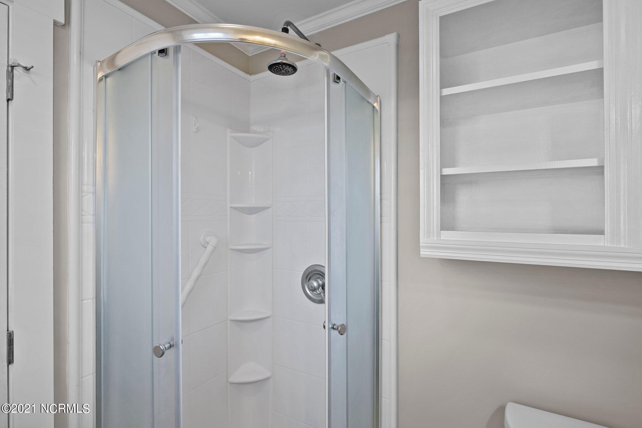 150 Old River Road Beaufort, NC 28516 - Photo 20 of 45 Master Bathroom