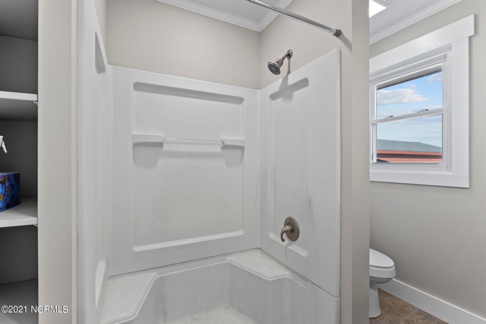 150 Old River Road Beaufort, NC 28516 - Photo 22 of 45 Hall bathroom