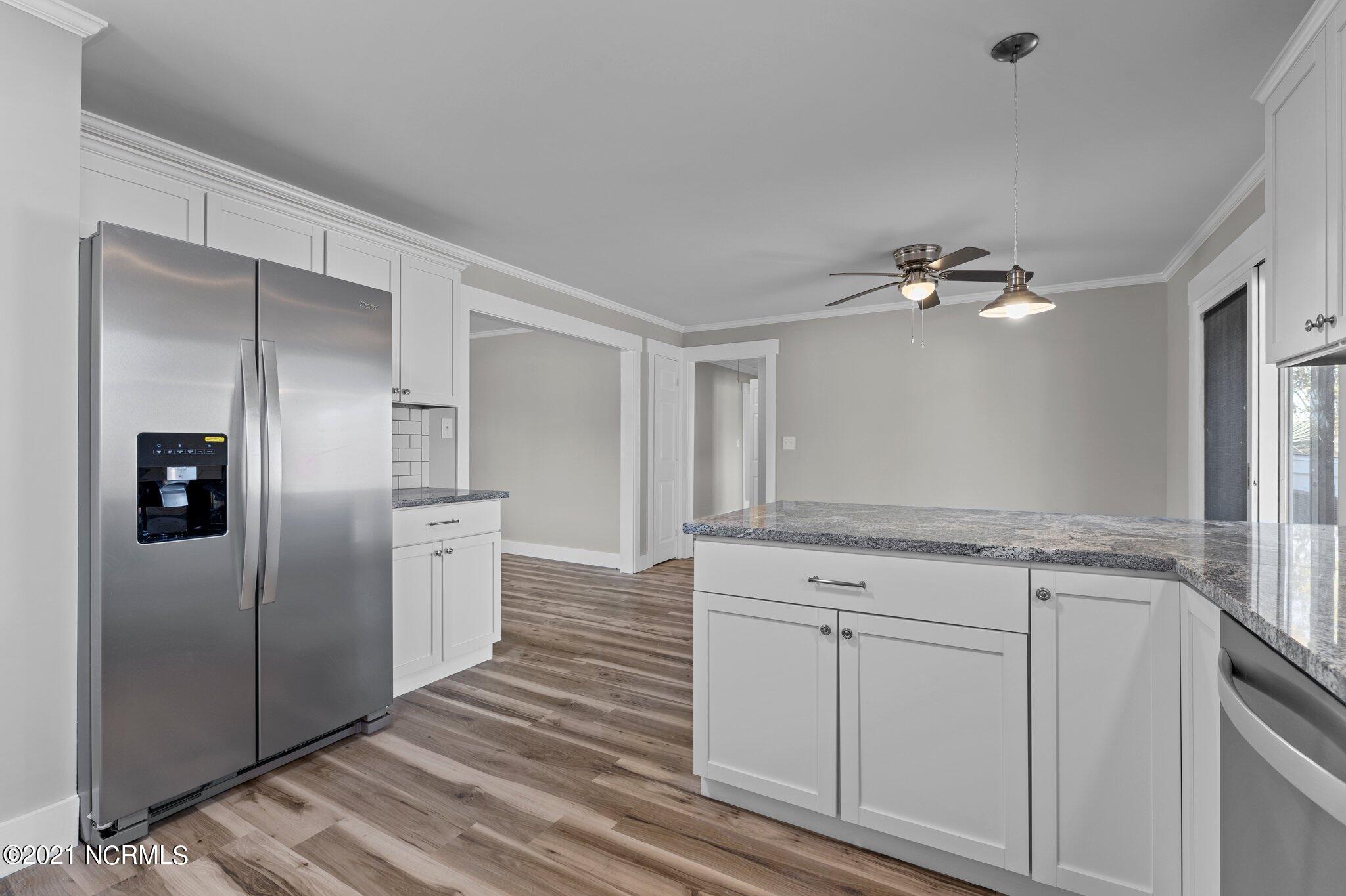 150 Old River Road Beaufort, NC 28516 - Photo 3 of 45 Kitchen