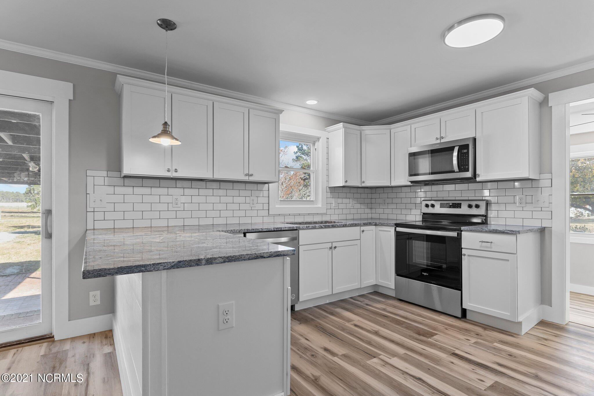 150 Old River Road Beaufort, NC 28516 - Photo 5 of 45 Kitchen