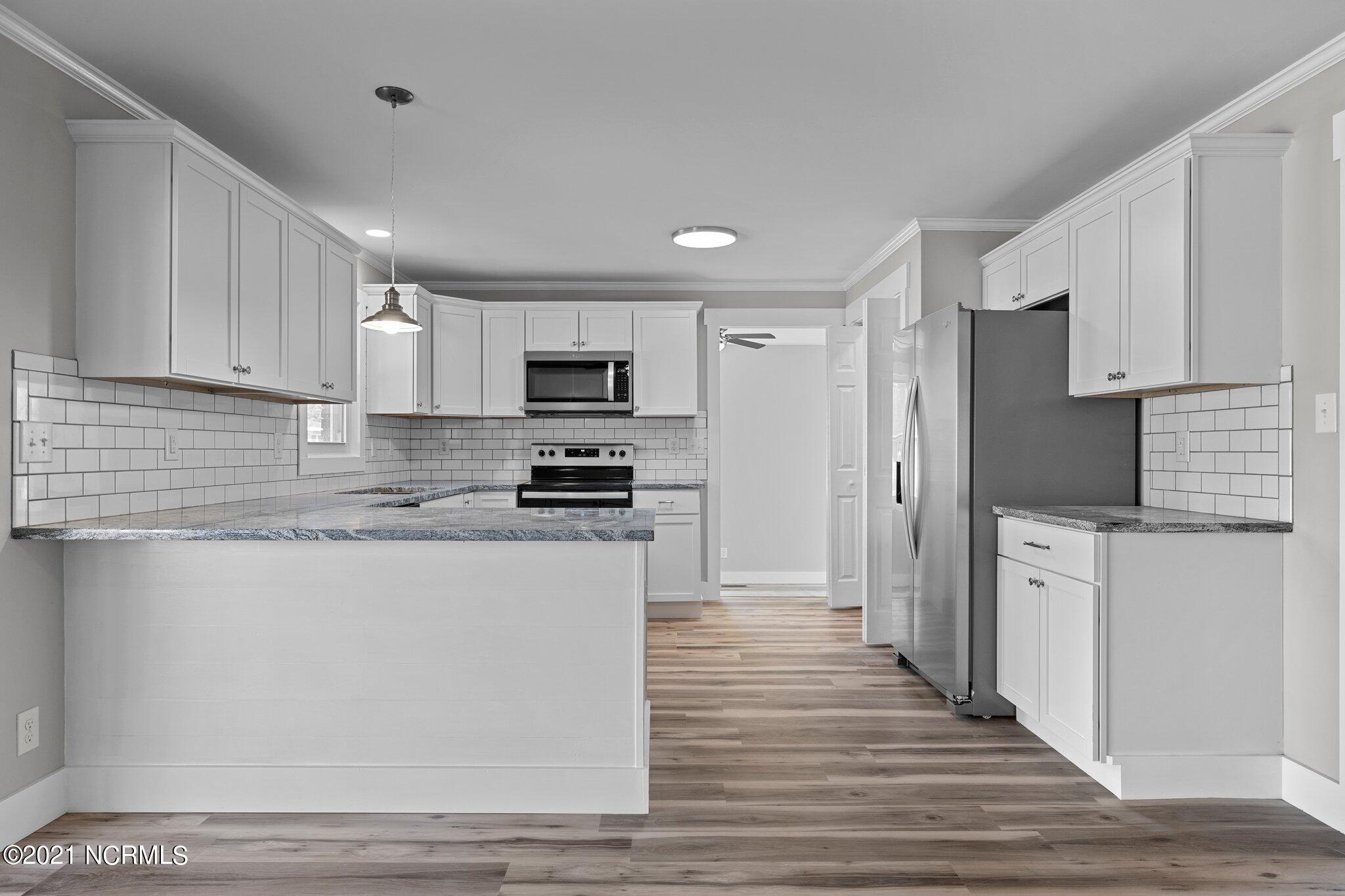 150 Old River Road Beaufort, NC 28516 - Photo 6 of 45 Kitchen