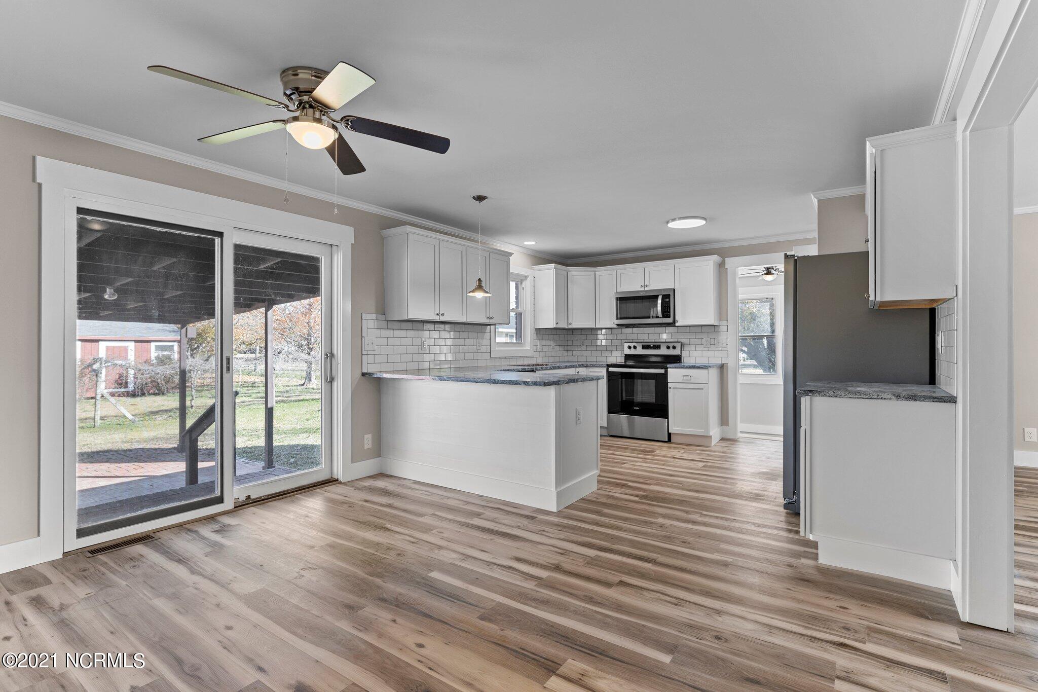 150 Old River Road Beaufort, NC 28516 - Photo 8 of 45 Breakfast Room