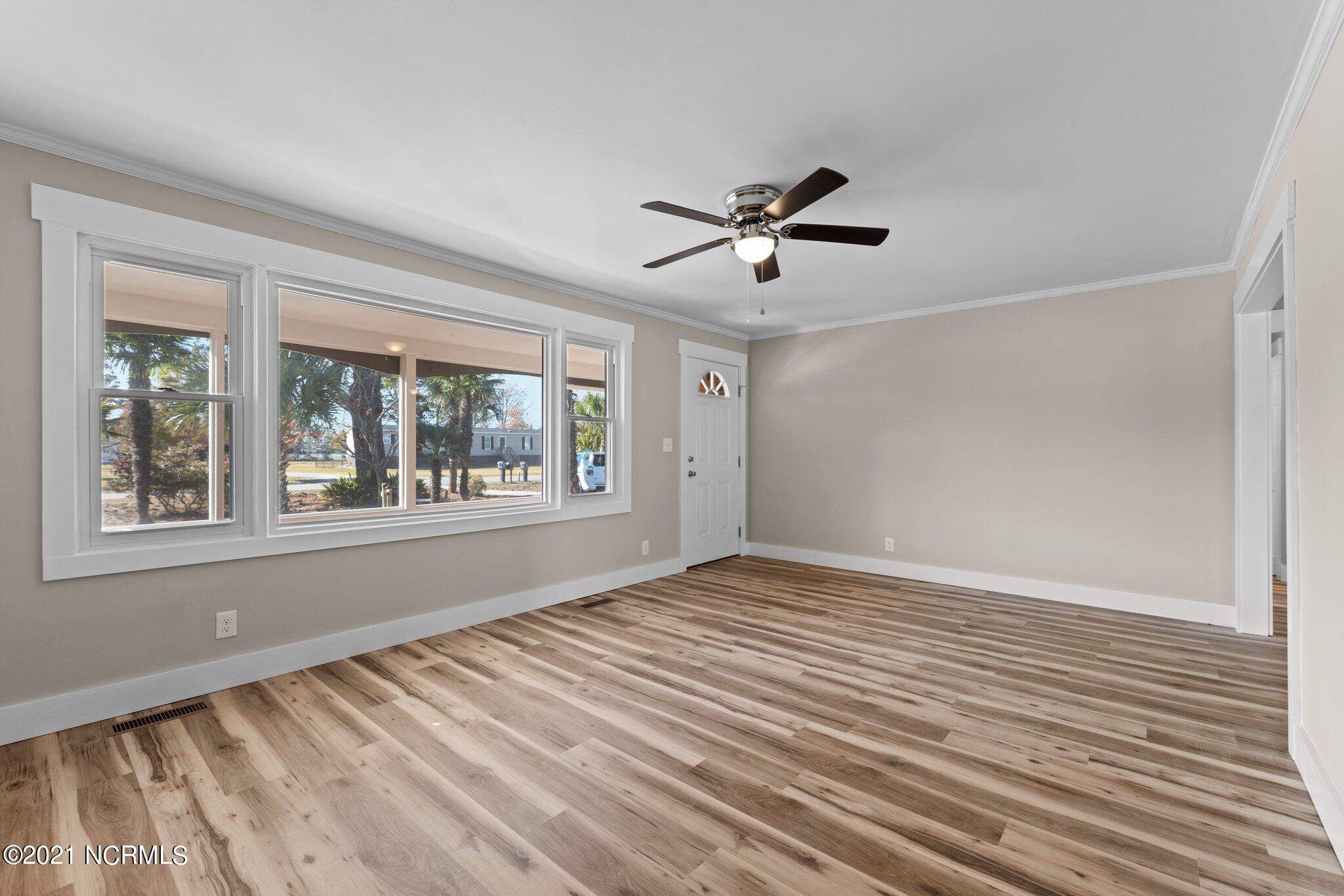 150 Old River Road Beaufort, NC 28516 - Photo 10 of 45 Living