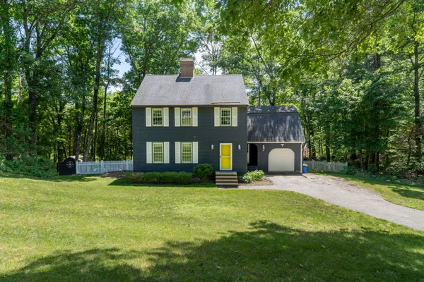 $550,000 | 15 Oxbow Lane, Derry, NH 03038