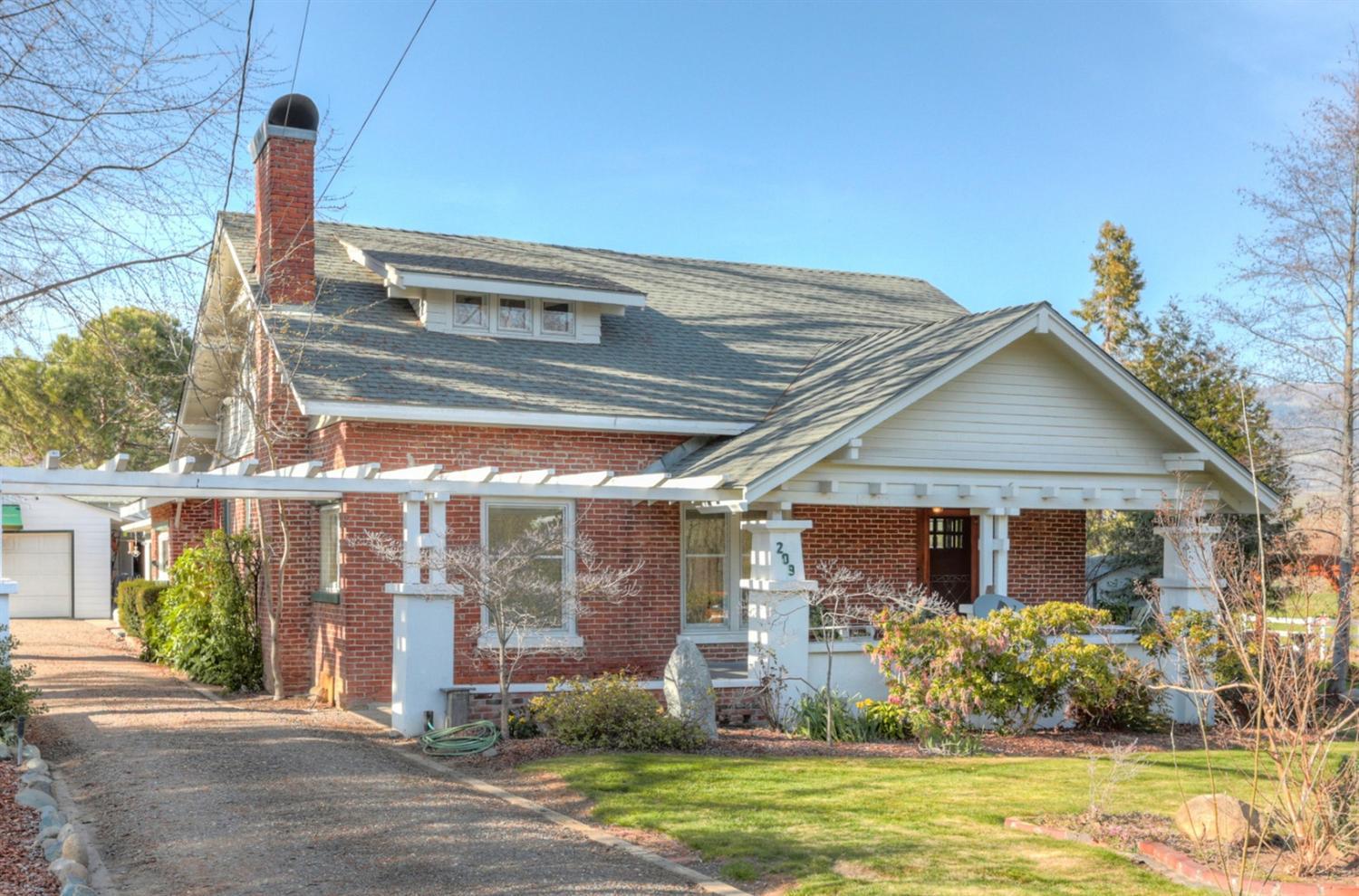 209 Crowson Road Ashland, OR 97520 - Photo 4 of 35 Gallery Image 4
