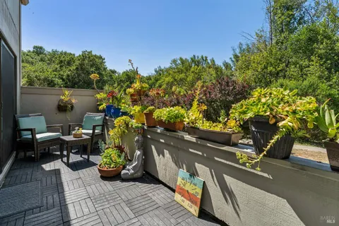 $695,000 | 242 Sandpiper Court, Novato, CA 94949
