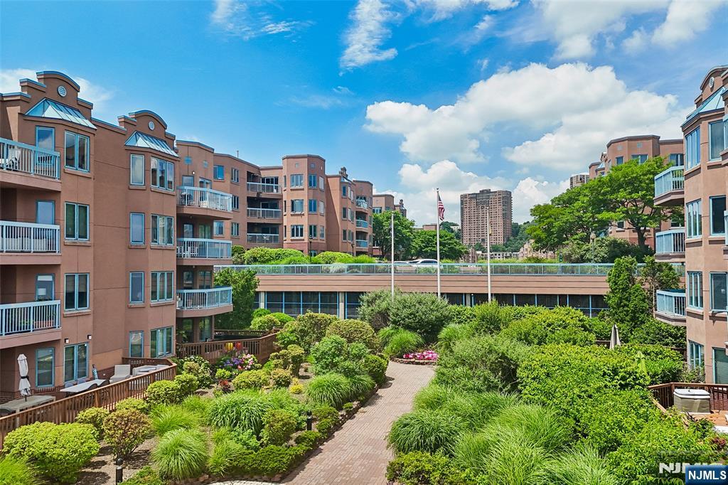 302 Chase Court, Unit 302 Edgewater, NJ 07020 - Photo 46 of 46