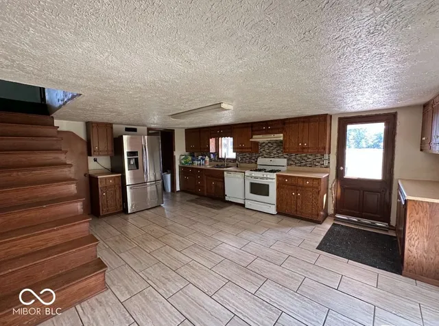 $575,000 | 7246 West Fall Creek Drive, Pendleton, IN 46064