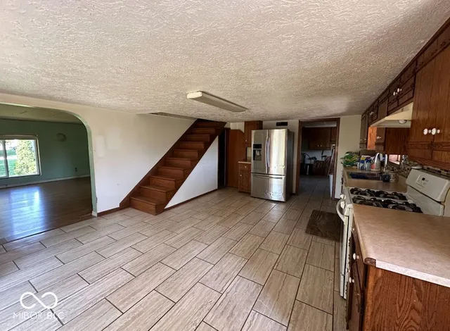 $575,000 | 7246 West Fall Creek Drive, Pendleton, IN 46064