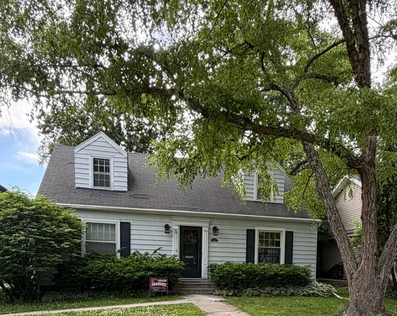 $699,000 | 252 Middaugh Road, Clarendon Hills, IL 60514