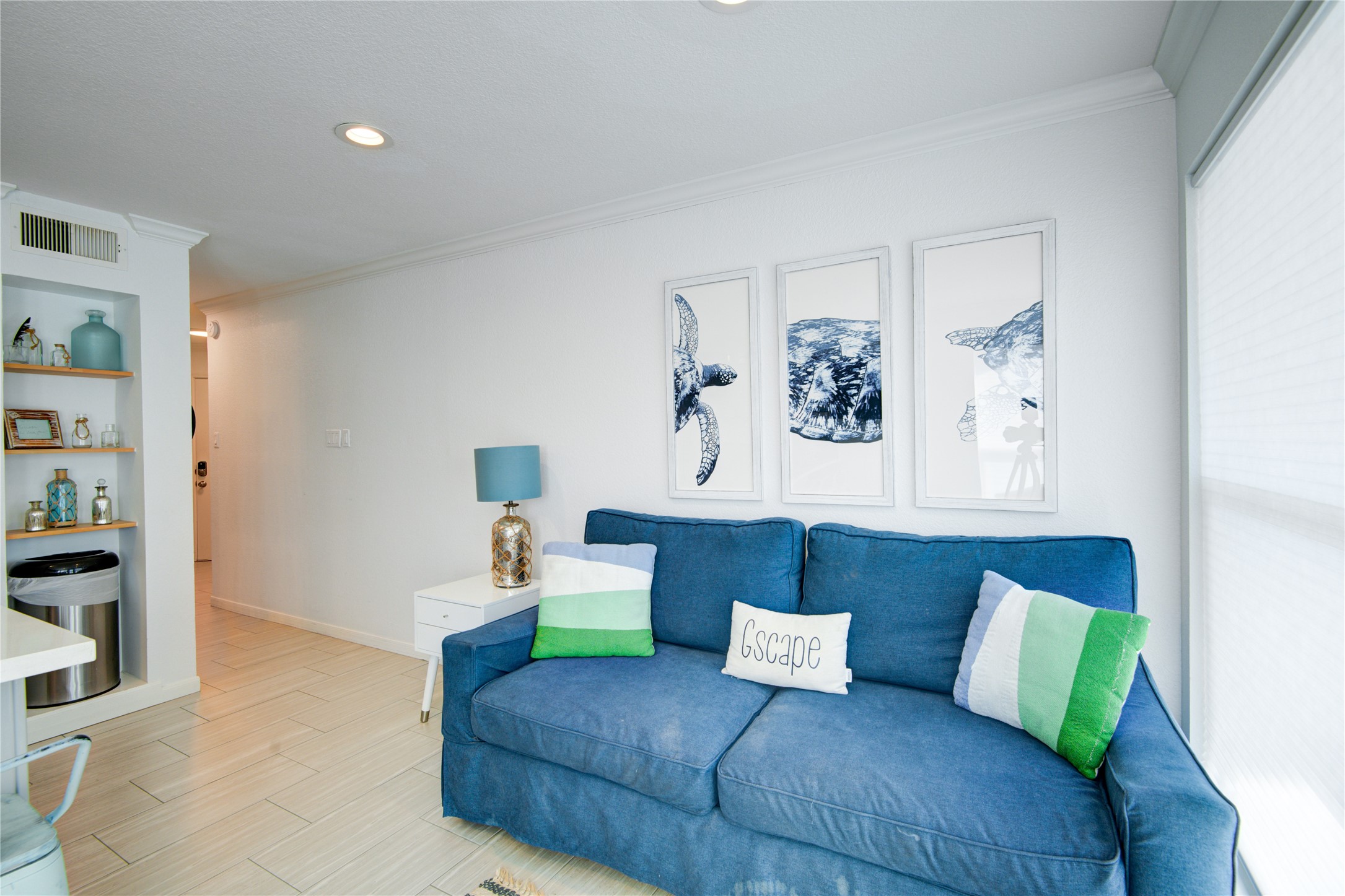 10811 Termini-San Luis Pass Road, Unit 2307 Galveston, TX 77554 - Photo 20 of 32 a living room with furniture and painting on the wall