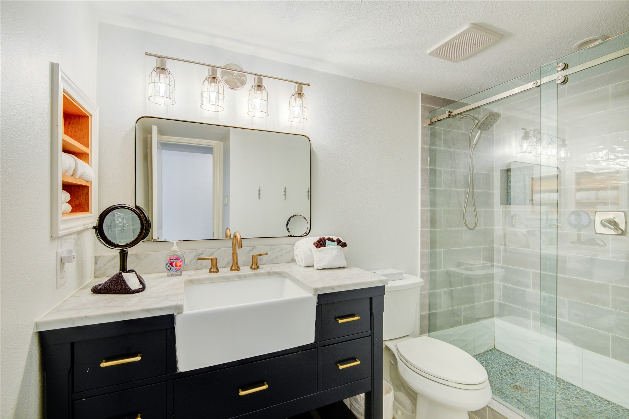 10811 Termini-San Luis Pass Road, Unit 2307 Galveston, TX 77554 - Photo 8 of 32 a bathroom with a toilet a sink and mirror