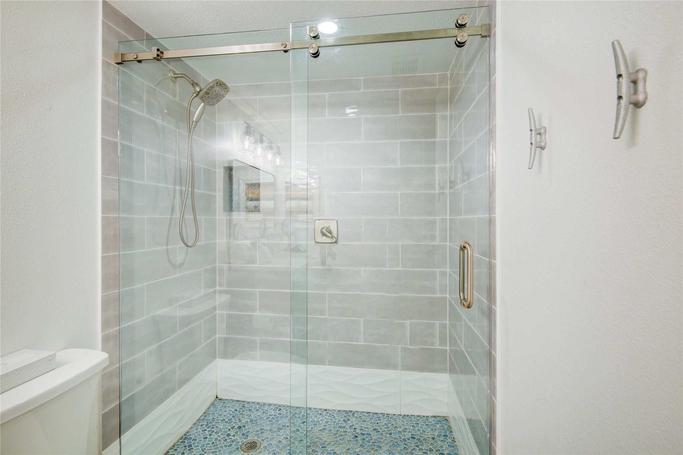 10811 Termini-San Luis Pass Road, Unit 2307 Galveston, TX 77554 - Photo 9 of 32 a bathroom with a shower