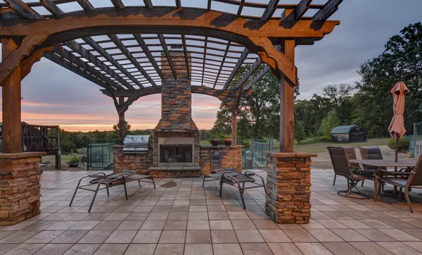 $1,600,000 | 241 Glen Holliday Road, Indian Mound, TN 37079