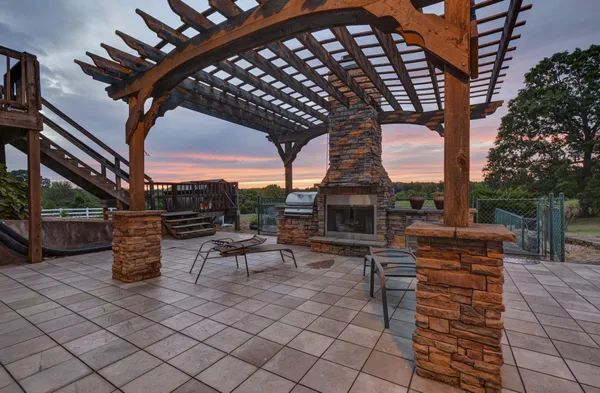 $1,600,000 | 241 Glen Holliday Road, Indian Mound, TN 37079