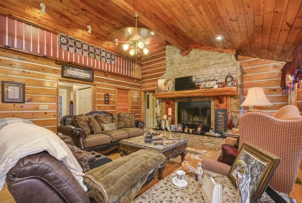 $1,600,000 | 241 Glen Holliday Road, Indian Mound, TN 37079