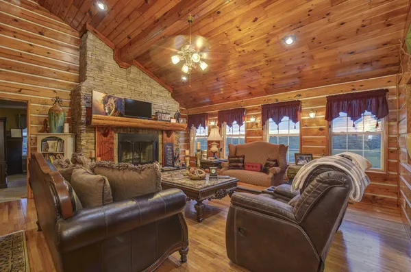 $1,600,000 | 241 Glen Holliday Road, Indian Mound, TN 37079