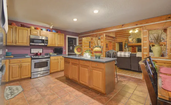 $1,600,000 | 241 Glen Holliday Road, Indian Mound, TN 37079