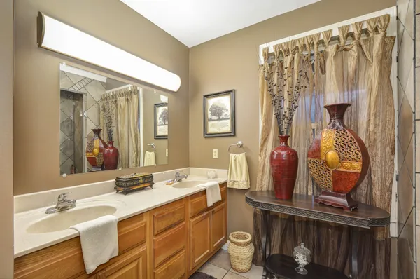 $1,600,000 | 241 Glen Holliday Road, Indian Mound, TN 37079