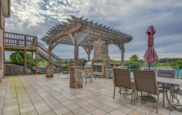 $1,600,000 | 241 Glen Holliday Road, Indian Mound, TN 37079