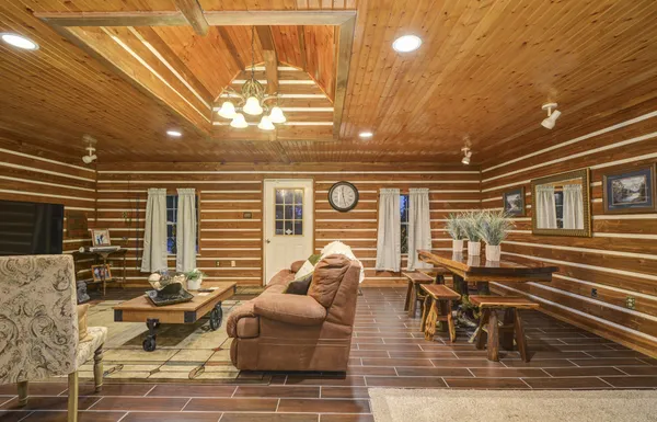 $1,600,000 | 241 Glen Holliday Road, Indian Mound, TN 37079