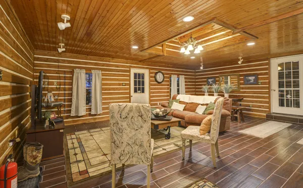 $1,600,000 | 241 Glen Holliday Road, Indian Mound, TN 37079