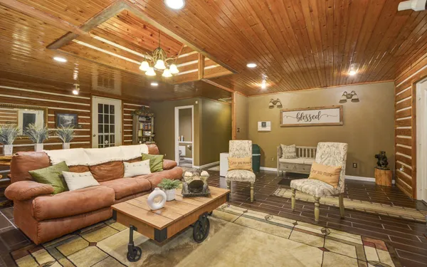 $1,600,000 | 241 Glen Holliday Road, Indian Mound, TN 37079