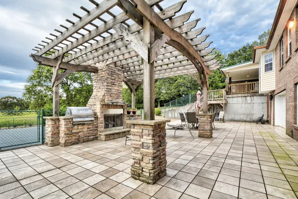 $1,600,000 | 241 Glen Holliday Road, Indian Mound, TN 37079