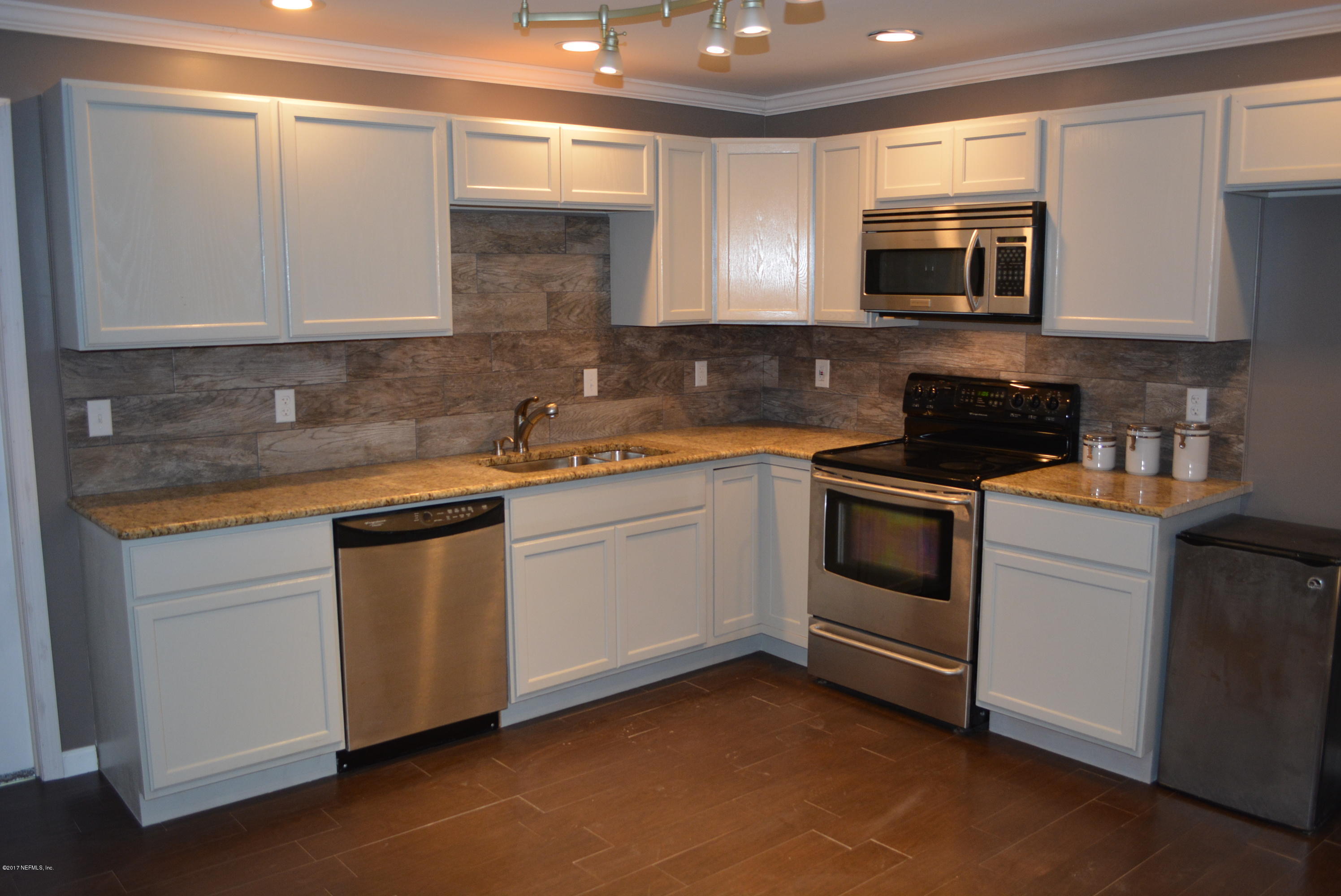 5630 Bree Road Jacksonville, FL 32209 - Photo 1 of 19 DSC_0024