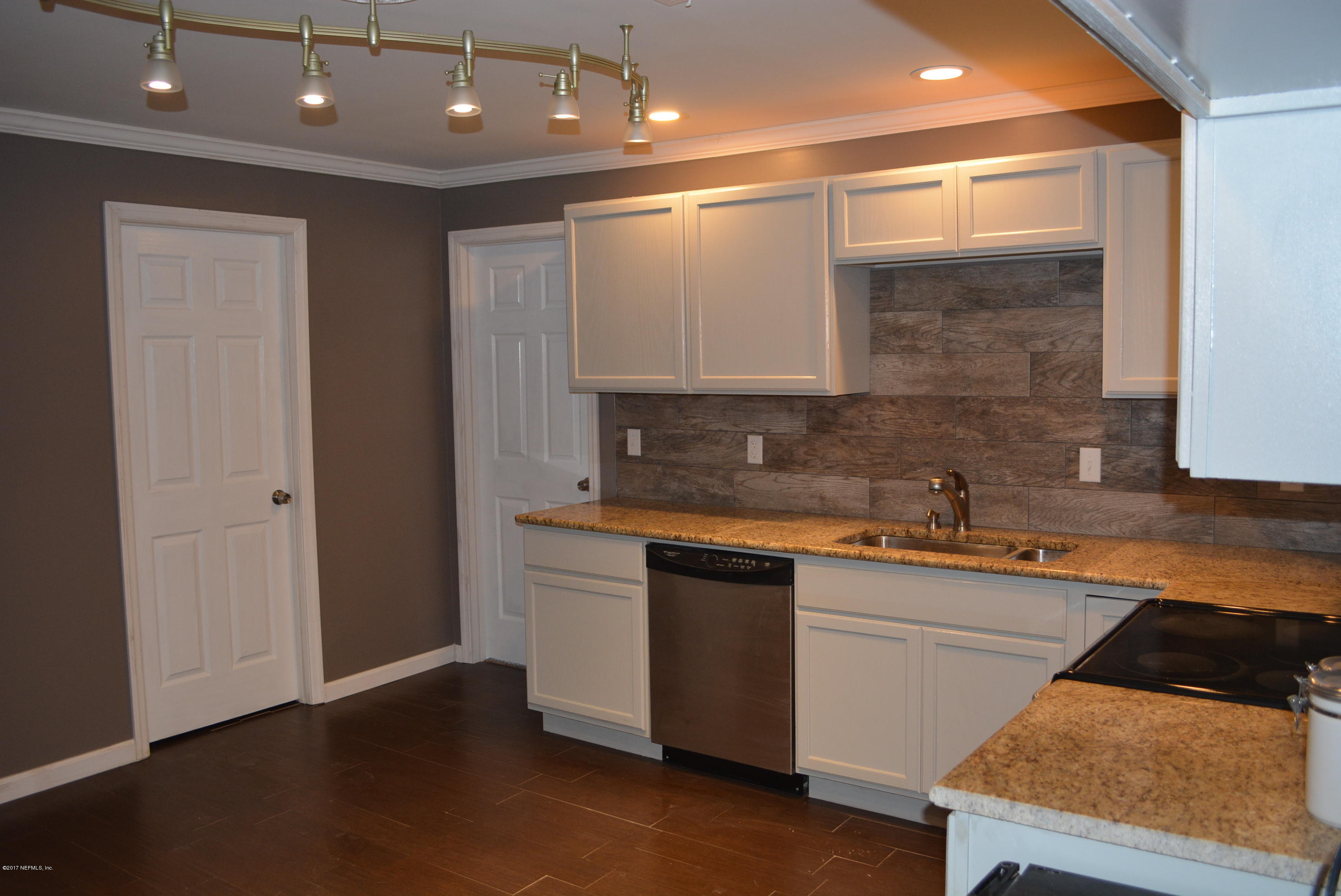 5630 Bree Road Jacksonville, FL 32209 - Photo 2 of 19 DSC_0025