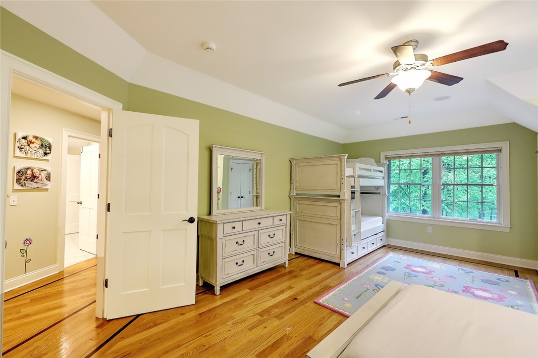 72 Great Road East Greenwich, RI 02818 - Photo 29 of 50 Children's suite