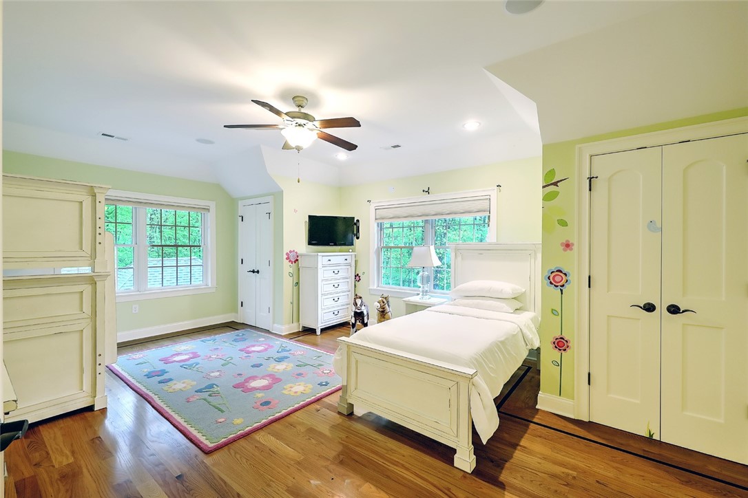 72 Great Road East Greenwich, RI 02818 - Photo 30 of 50 Children's suite