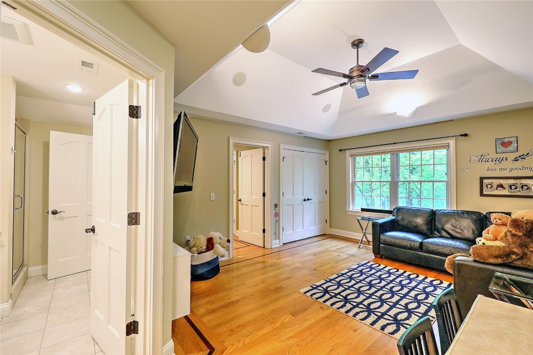 72 Great Road East Greenwich, RI 02818 - Photo 31 of 50 Children's suite