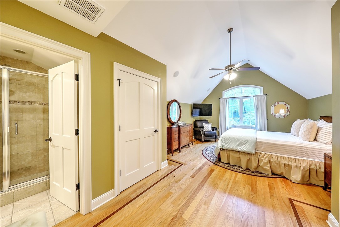 72 Great Road East Greenwich, RI 02818 - Photo 32 of 50 Children's suite