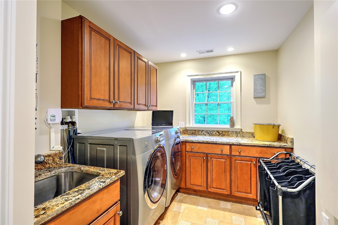 72 Great Road East Greenwich, RI 02818 - Photo 33 of 50 Children's suite