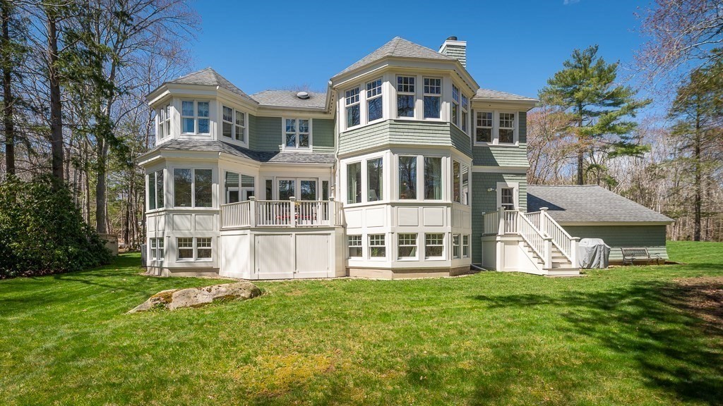17 Loading Place Road Manchester, MA 01944 - Photo 4 of 40 Gallery Image 4