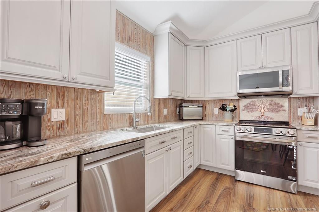 550 Southwest Riverview Street Stuart, FL 34994 - Photo 9 of 27