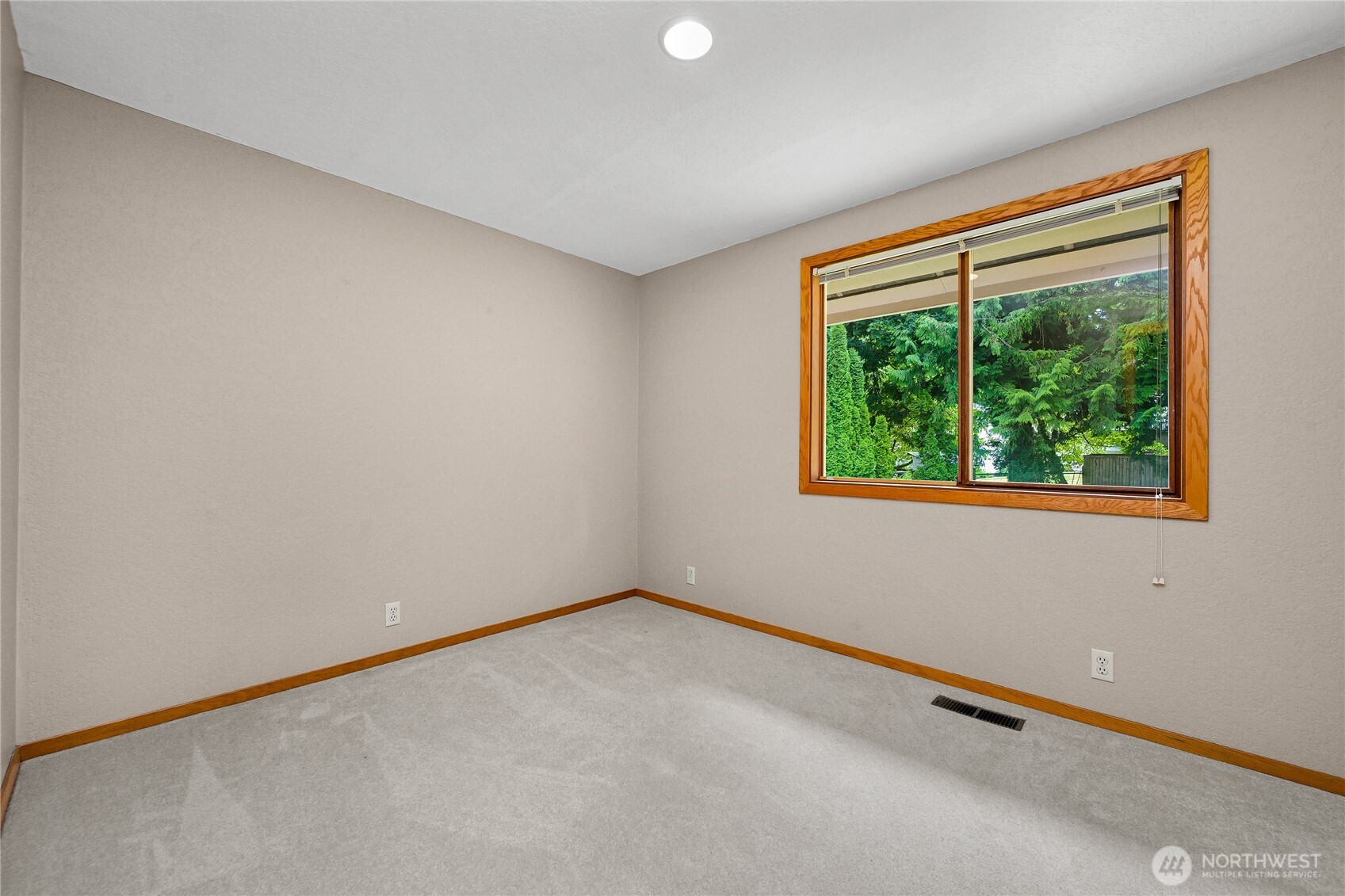 208 Hawthorn Road Bellingham, WA 98225 - Photo 28 of 40