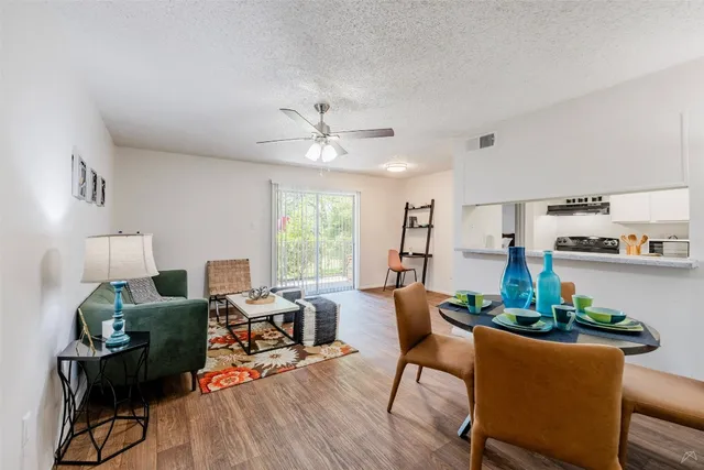 $900 | 3600 Greystone Drive, Unit 818, Austin, TX 78731