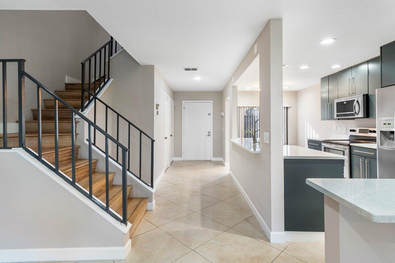 21785 Cypress Drive, Unit 46F Boca Raton, FL 33433 - Photo 3 of 49 005-21785CypressDrive-BocaRaton-FL-33433