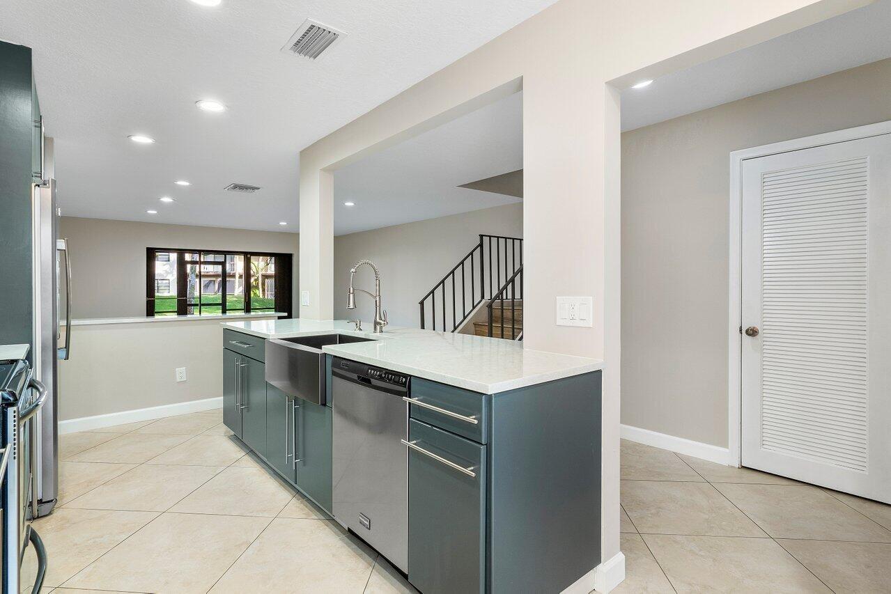 21785 Cypress Drive, Unit 46F Boca Raton, FL 33433 - Photo 8 of 49 010-21785CypressDrive-BocaRaton-FL-33433